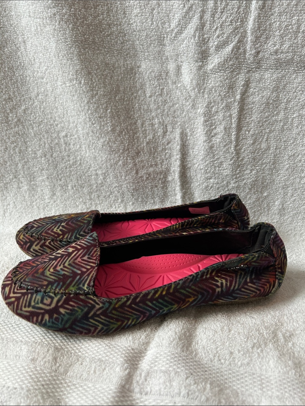 Candie's Multicolor Zigzag Ballet Flats with Pink Insole